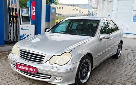 Mercedes-Benz C-Класс, 2004 год, 900 000 рублей, 2 фотография