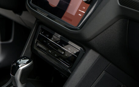 Volkswagen Tiguan II, 2022 год, 3 848 000 рублей, 13 фотография