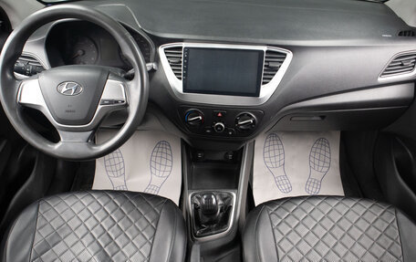 Hyundai Solaris II рестайлинг, 2017 год, 829 000 рублей, 7 фотография