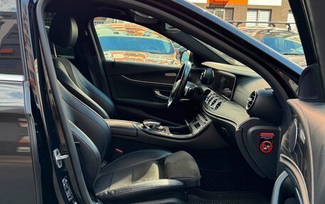 Mercedes-Benz E-Класс, 2019 год, 2 100 000 рублей, 6 фотография