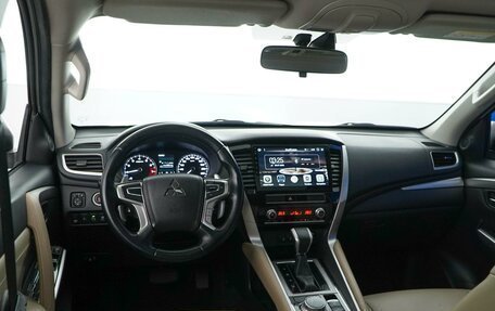 Mitsubishi Pajero Sport III рестайлинг, 2020 год, 3 889 077 рублей, 6 фотография