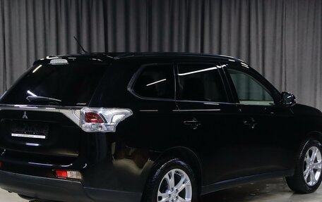 Mitsubishi Outlander III рестайлинг 3, 2014 год, 1 249 000 рублей, 2 фотография