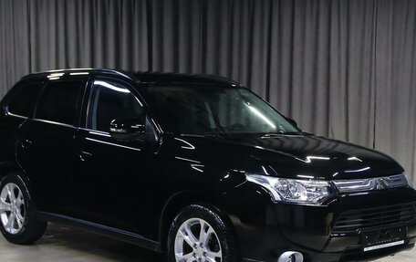 Mitsubishi Outlander III рестайлинг 3, 2014 год, 1 249 000 рублей, 3 фотография