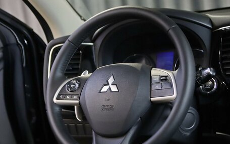 Mitsubishi Outlander III рестайлинг 3, 2014 год, 1 249 000 рублей, 9 фотография