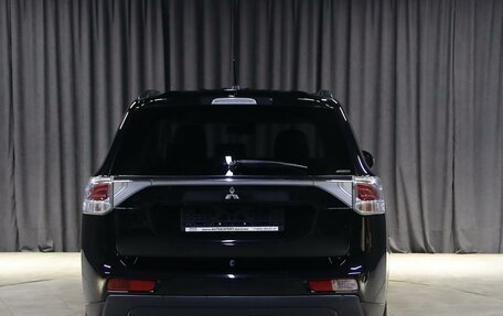 Mitsubishi Outlander III рестайлинг 3, 2014 год, 1 249 000 рублей, 13 фотография