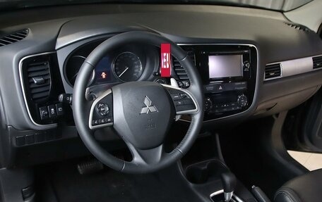 Mitsubishi Outlander III рестайлинг 3, 2014 год, 1 249 000 рублей, 8 фотография