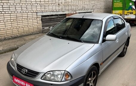 Toyota Avensis III рестайлинг, 2000 год, 295 000 рублей, 1 фотография