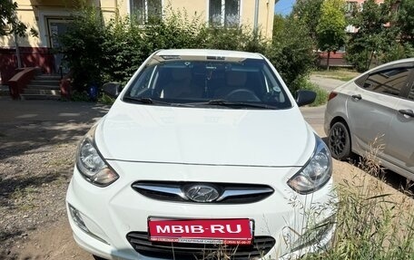 Hyundai Solaris II рестайлинг, 2012 год, 820 000 рублей, 1 фотография