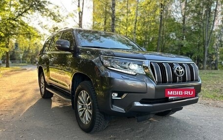 Toyota Land Cruiser Prado 150 рестайлинг 2, 2017 год, 4 800 000 рублей, 2 фотография