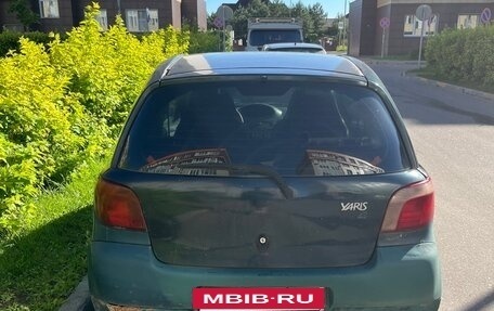 Toyota Yaris I рестайлинг, 2001 год, 130 000 рублей, 2 фотография