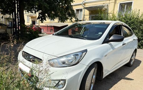Hyundai Solaris II рестайлинг, 2012 год, 820 000 рублей, 2 фотография