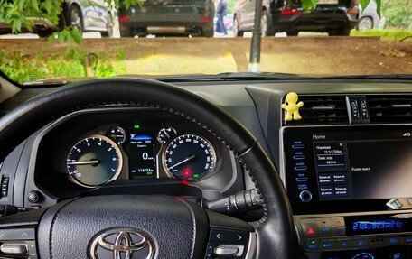 Toyota Land Cruiser Prado 150 рестайлинг 2, 2021 год, 6 200 000 рублей, 6 фотография