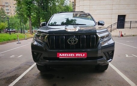 Toyota Land Cruiser Prado 150 рестайлинг 2, 2021 год, 6 200 000 рублей, 2 фотография