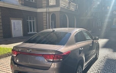 KIA Rio IV, 2018 год, 1 075 000 рублей, 3 фотография