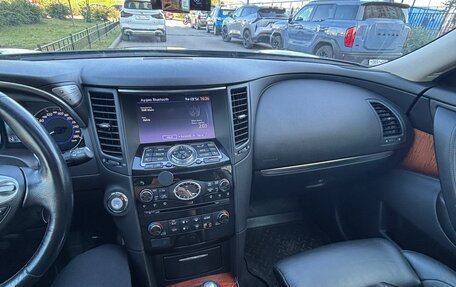 Infiniti QX70, 2015 год, 2 590 000 рублей, 11 фотография