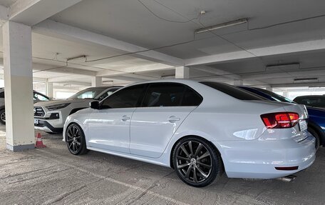 Volkswagen Jetta VI, 2017 год, 1 750 000 рублей, 2 фотография
