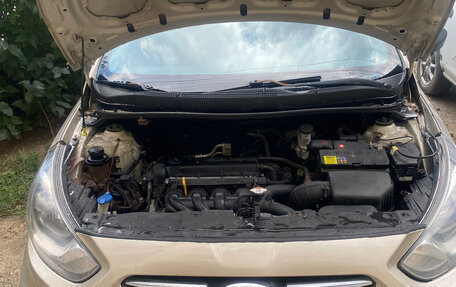 Hyundai Solaris II рестайлинг, 2011 год, 365 000 рублей, 9 фотография