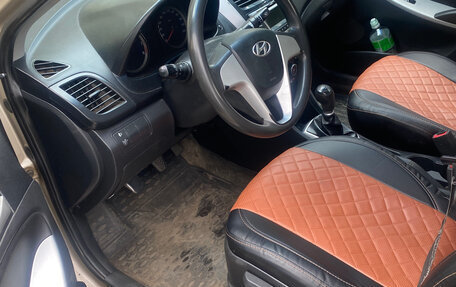 Hyundai Solaris II рестайлинг, 2011 год, 365 000 рублей, 13 фотография