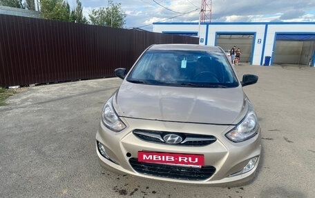 Hyundai Solaris II рестайлинг, 2011 год, 365 000 рублей, 3 фотография