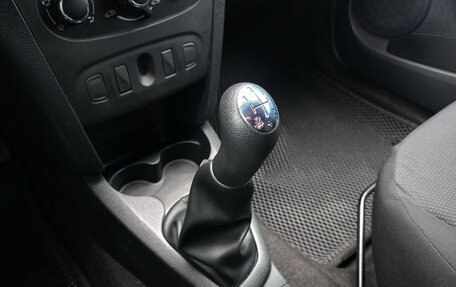 Renault Logan II, 2019 год, 670 000 рублей, 12 фотография