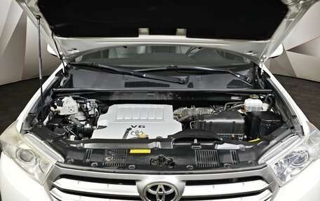 Toyota Highlander III, 2013 год, 1 743 000 рублей, 11 фотография