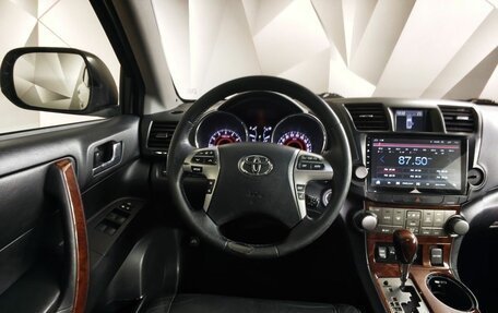Toyota Highlander III, 2013 год, 1 743 000 рублей, 20 фотография