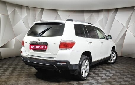 Toyota Highlander III, 2013 год, 1 743 000 рублей, 2 фотография
