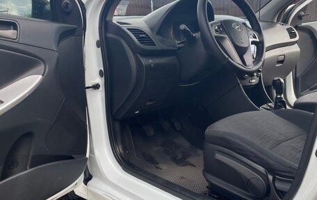 Hyundai Solaris II рестайлинг, 2015 год, 650 000 рублей, 8 фотография