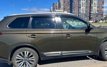 Mitsubishi Outlander III рестайлинг 3, 2019 год, 2 050 000 рублей, 3 фотография