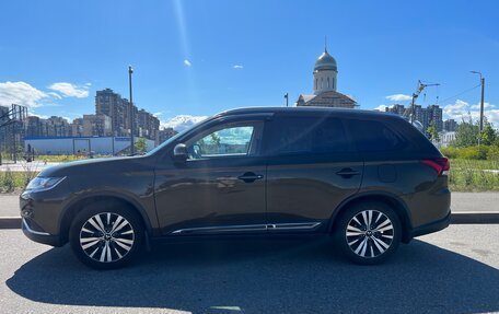 Mitsubishi Outlander III рестайлинг 3, 2019 год, 2 050 000 рублей, 7 фотография