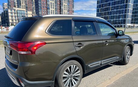 Mitsubishi Outlander III рестайлинг 3, 2019 год, 2 050 000 рублей, 4 фотография