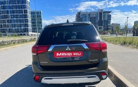 Mitsubishi Outlander III рестайлинг 3, 2019 год, 2 050 000 рублей, 5 фотография