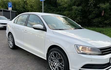 Volkswagen Jetta VI, 2016 год, 1 100 000 рублей, 2 фотография