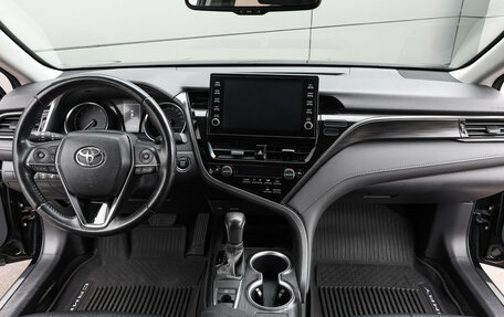 Toyota Camry, 2021 год, 3 099 000 рублей, 16 фотография