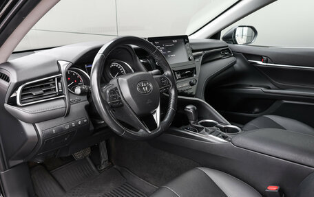 Toyota Camry, 2021 год, 3 099 000 рублей, 18 фотография