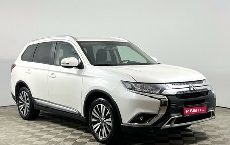 Mitsubishi Outlander III рестайлинг 3, 2021 год, 2 250 000 рублей, 1 фотография