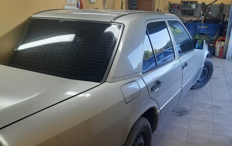 Mercedes-Benz W124, 1985 год, 140 000 рублей, 5 фотография