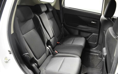 Mitsubishi Outlander III рестайлинг 3, 2021 год, 2 250 000 рублей, 7 фотография