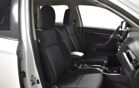 Mitsubishi Outlander III рестайлинг 3, 2021 год, 2 250 000 рублей, 8 фотография