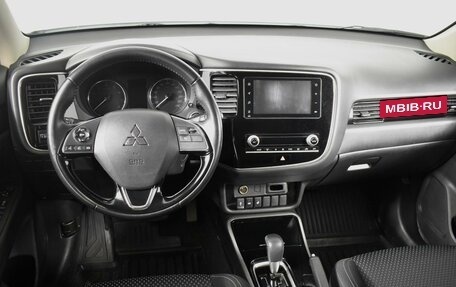 Mitsubishi Outlander III рестайлинг 3, 2021 год, 2 250 000 рублей, 6 фотография