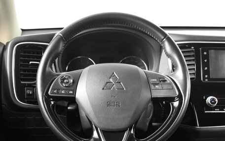 Mitsubishi Outlander III рестайлинг 3, 2021 год, 2 250 000 рублей, 11 фотография