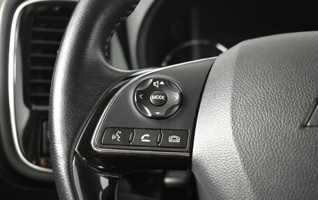 Mitsubishi Outlander III рестайлинг 3, 2021 год, 2 250 000 рублей, 13 фотография