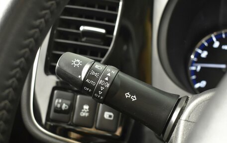 Mitsubishi Outlander III рестайлинг 3, 2021 год, 2 250 000 рублей, 15 фотография
