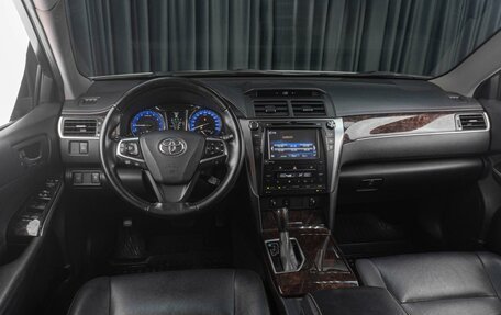 Toyota Camry, 2017 год, 2 359 000 рублей, 10 фотография