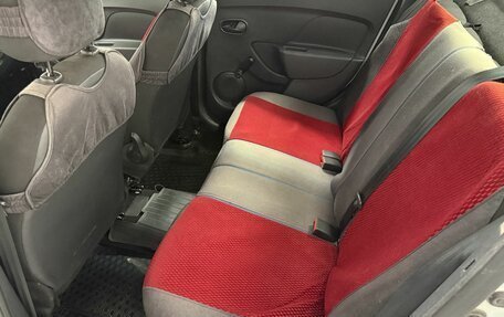 Renault Logan II, 2017 год, 850 000 рублей, 14 фотография