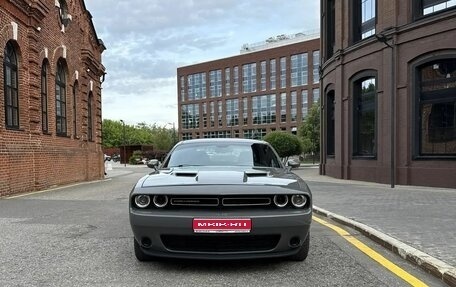 Dodge Challenger III рестайлинг 2, 2018 год, 3 200 000 рублей, 1 фотография