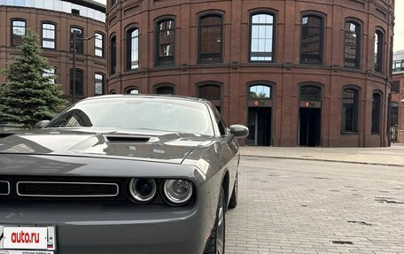 Dodge Challenger III рестайлинг 2, 2018 год, 3 200 000 рублей, 7 фотография