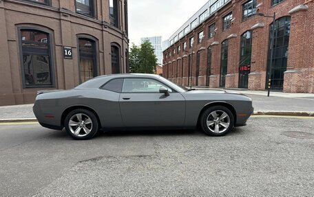 Dodge Challenger III рестайлинг 2, 2018 год, 3 200 000 рублей, 3 фотография