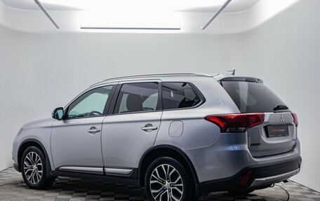Mitsubishi Outlander III рестайлинг 3, 2017 год, 1 995 000 рублей, 4 фотография