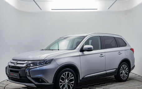 Mitsubishi Outlander III рестайлинг 3, 2017 год, 1 995 000 рублей, 2 фотография